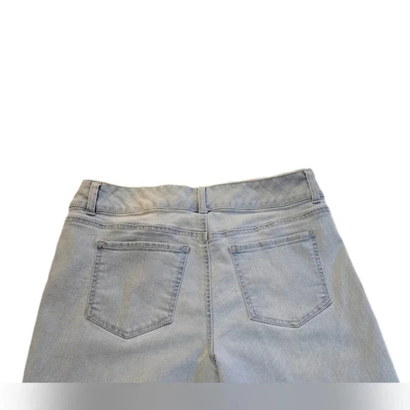 Style & Co., Size 10, Light Wash High Cuffed Capris - Picture 3 of 14